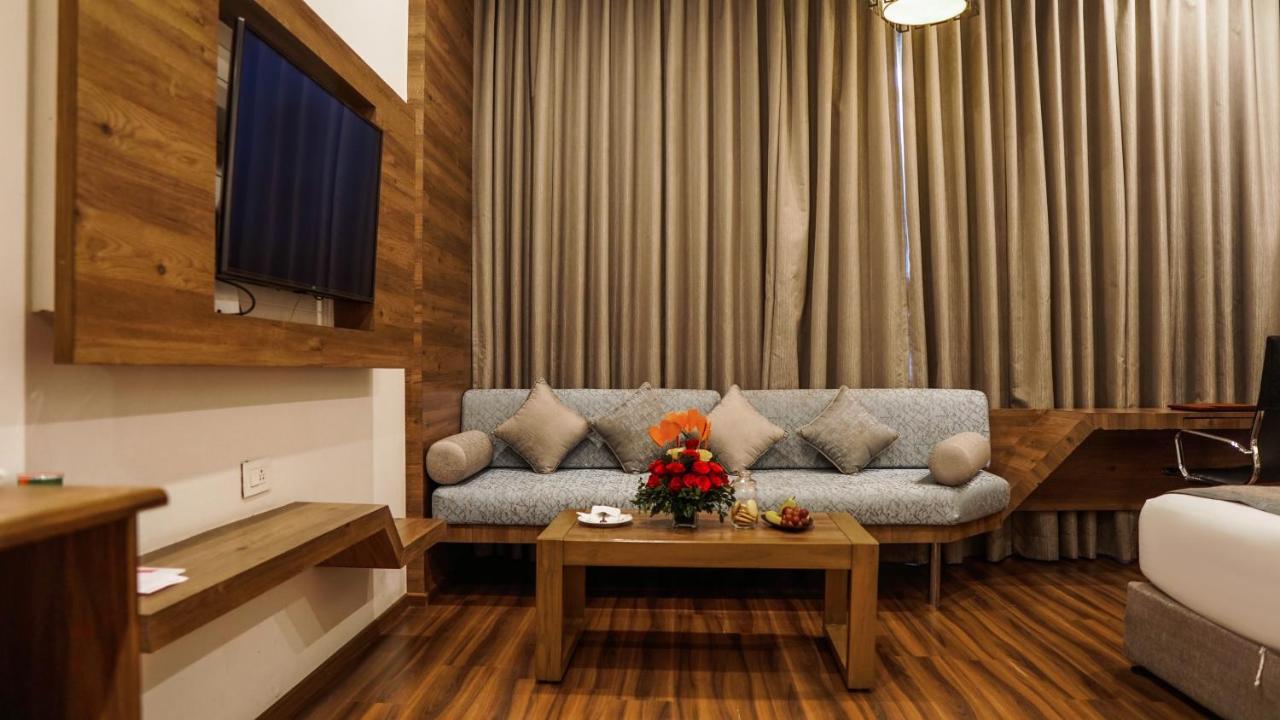 Hotel Centre Point Nagpur Dış mekan fotoğraf